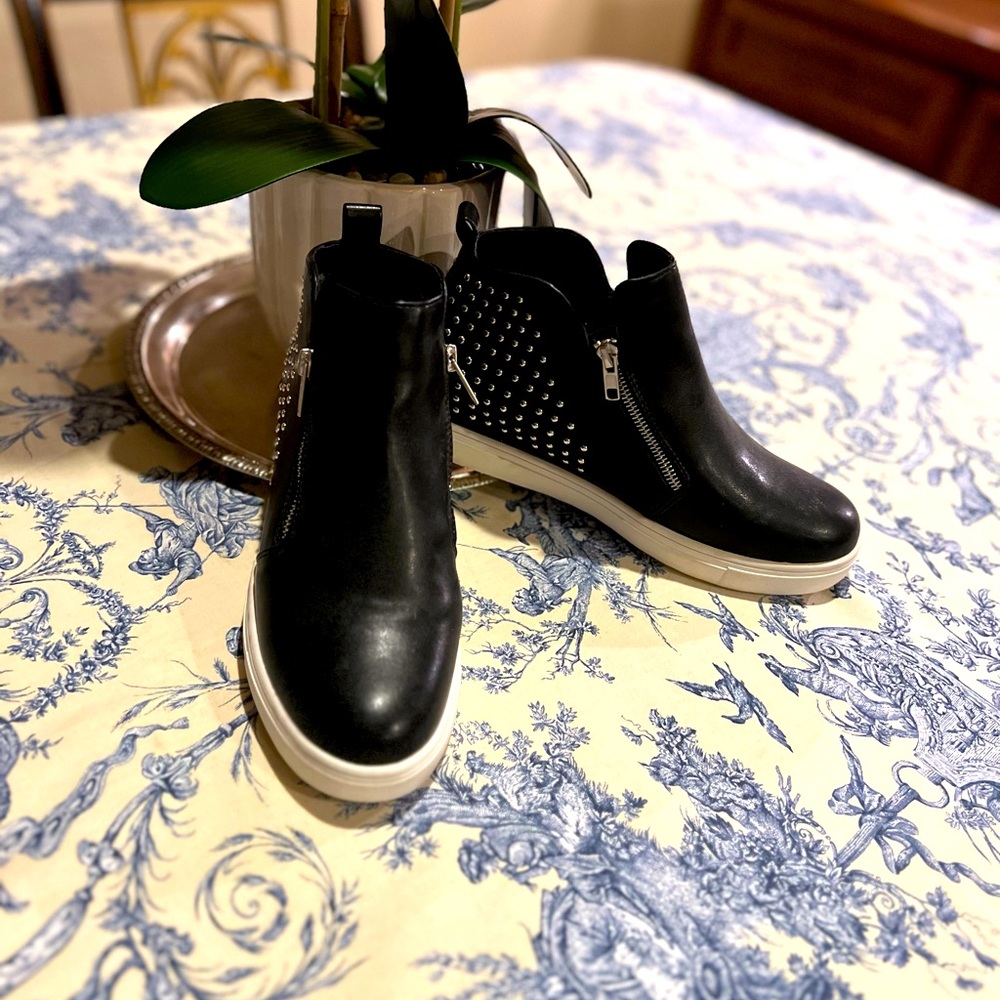 Cushionaire Memory Foam Shoes